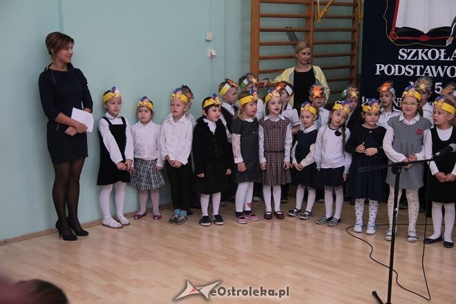 Pasowanie na „starszaka” w Szkole Podstawowej nr 5 w Ostrołęce [03.11.2015] - zdjęcie #8 - eOstroleka.pl