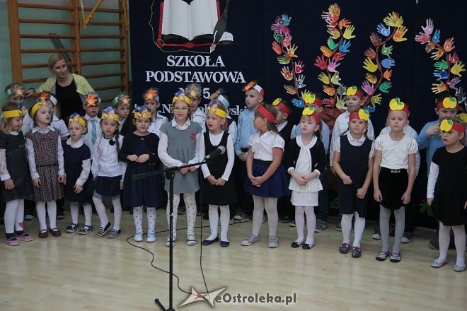 Pasowanie na „starszaka” w Szkole Podstawowej nr 5 w Ostrołęce [03.11.2015] - zdjęcie #112 - eOstroleka.pl