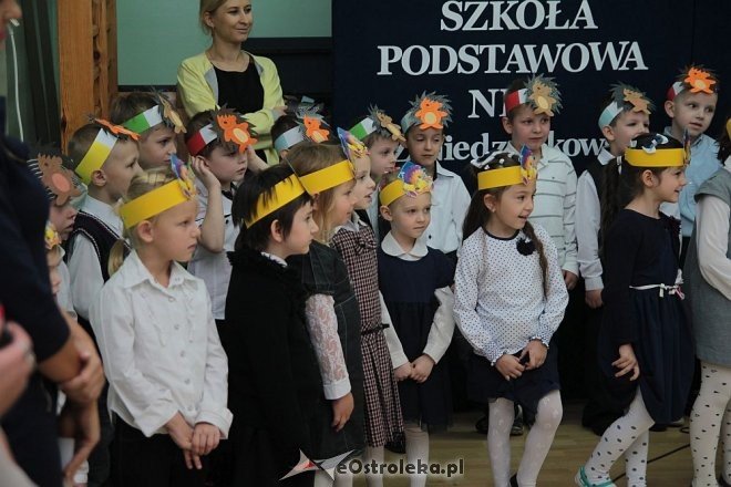 Pasowanie na „starszaka” w Szkole Podstawowej nr 5 w Ostrołęce [03.11.2015] - zdjęcie #12 - eOstroleka.pl