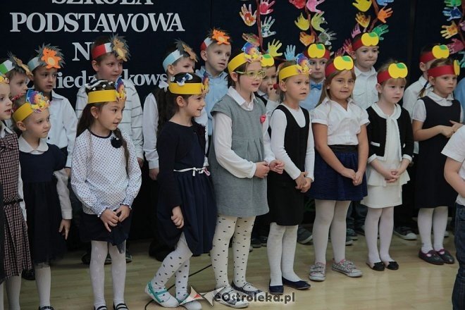 Pasowanie na „starszaka” w Szkole Podstawowej nr 5 w Ostrołęce [03.11.2015] - zdjęcie #13 - eOstroleka.pl