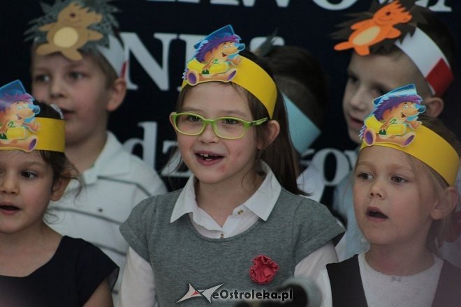 Pasowanie na „starszaka” w Szkole Podstawowej nr 5 w Ostrołęce [03.11.2015] - zdjęcie #79 - eOstroleka.pl