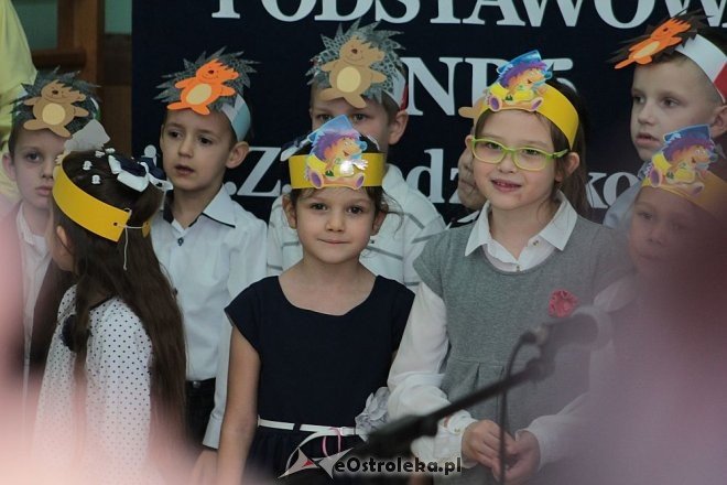 Pasowanie na „starszaka” w Szkole Podstawowej nr 5 w Ostrołęce [03.11.2015] - zdjęcie #78 - eOstroleka.pl