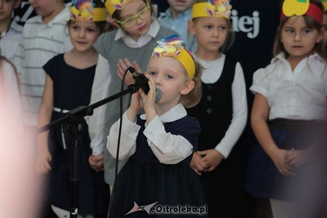 Pasowanie na „starszaka” w Szkole Podstawowej nr 5 w Ostrołęce [03.11.2015] - zdjęcie #46 - eOstroleka.pl