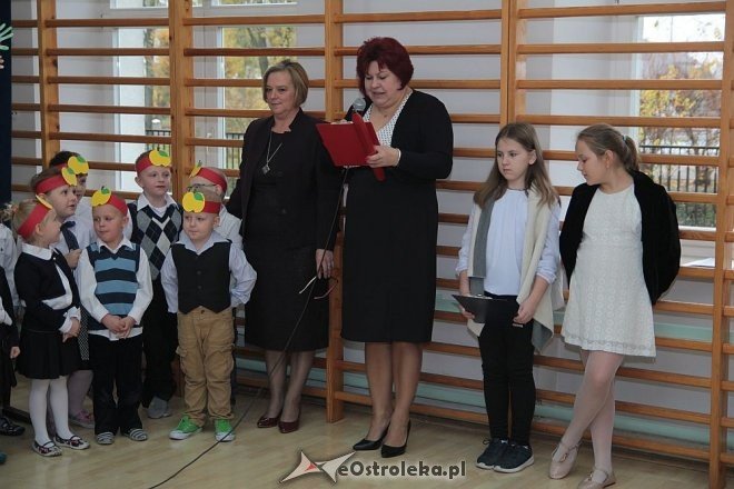 Pasowanie na „starszaka” w Szkole Podstawowej nr 5 w Ostrołęce [03.11.2015] - zdjęcie #55 - eOstroleka.pl