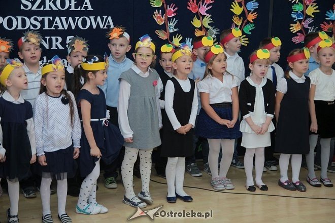 Pasowanie na „starszaka” w Szkole Podstawowej nr 5 w Ostrołęce [03.11.2015] - zdjęcie #64 - eOstroleka.pl