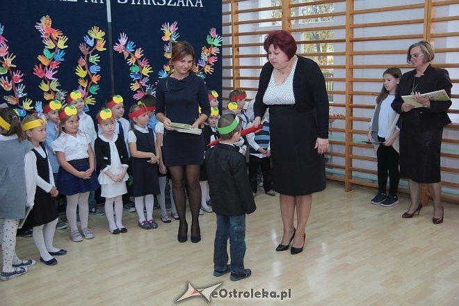 Pasowanie na „starszaka” w Szkole Podstawowej nr 5 w Ostrołęce [03.11.2015] - zdjęcie #58 - eOstroleka.pl