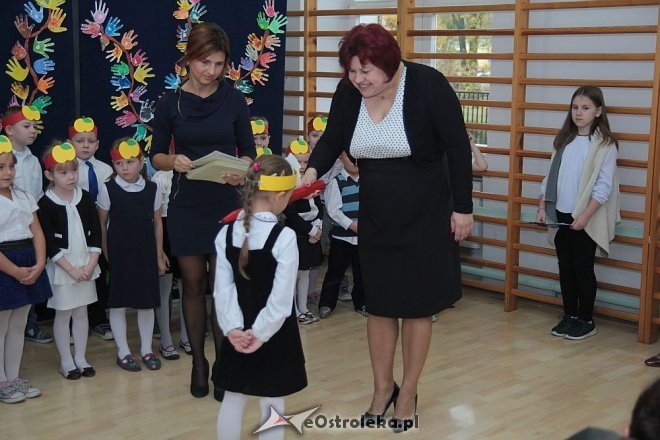 Pasowanie na „starszaka” w Szkole Podstawowej nr 5 w Ostrołęce [03.11.2015] - zdjęcie #57 - eOstroleka.pl