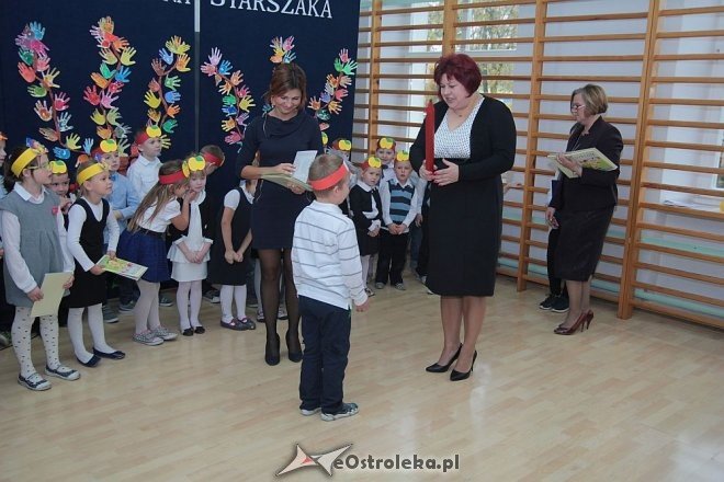 Pasowanie na „starszaka” w Szkole Podstawowej nr 5 w Ostrołęce [03.11.2015] - zdjęcie #51 - eOstroleka.pl