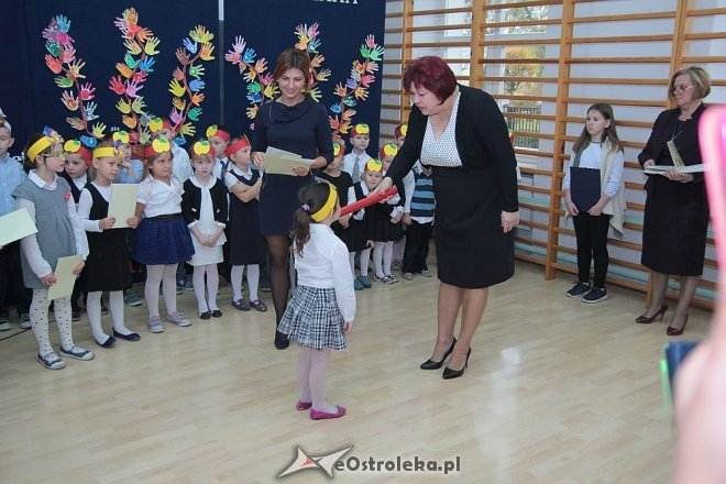 Pasowanie na „starszaka” w Szkole Podstawowej nr 5 w Ostrołęce [03.11.2015] - zdjęcie #50 - eOstroleka.pl