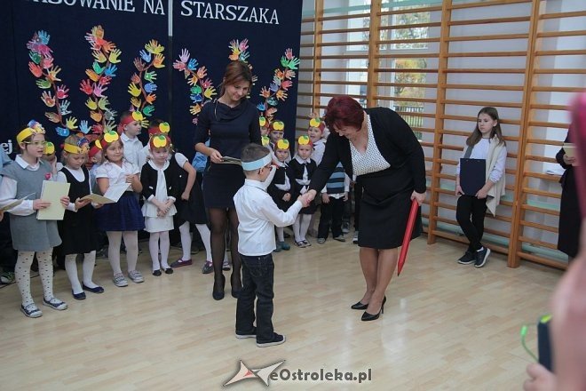 Pasowanie na „starszaka” w Szkole Podstawowej nr 5 w Ostrołęce [03.11.2015] - zdjęcie #73 - eOstroleka.pl