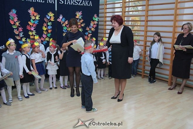 Pasowanie na „starszaka” w Szkole Podstawowej nr 5 w Ostrołęce [03.11.2015] - zdjęcie #76 - eOstroleka.pl