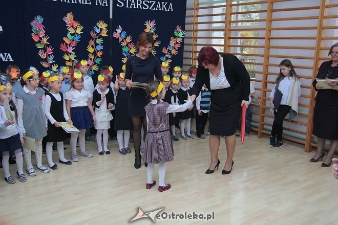 Pasowanie na „starszaka” w Szkole Podstawowej nr 5 w Ostrołęce [03.11.2015] - zdjęcie #77 - eOstroleka.pl