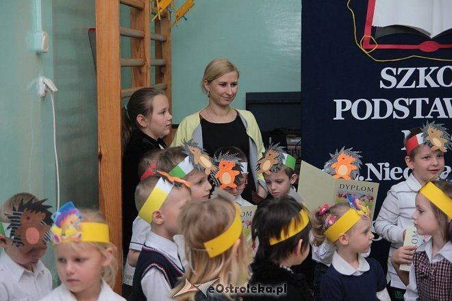 Pasowanie na „starszaka” w Szkole Podstawowej nr 5 w Ostrołęce [03.11.2015] - zdjęcie #79 - eOstroleka.pl