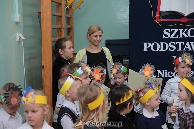 Pasowanie na „starszaka” w Szkole Podstawowej nr 5 w Ostrołęce [03.11.2015] - zdjęcie #42 - eOstroleka.pl
