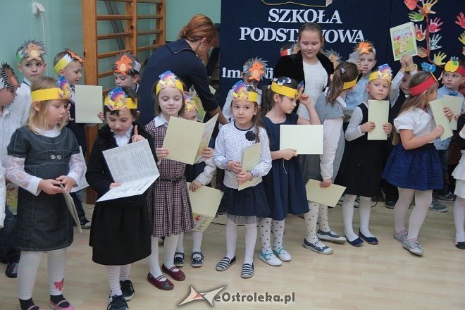 Pasowanie na „starszaka” w Szkole Podstawowej nr 5 w Ostrołęce [03.11.2015] - zdjęcie #14 - eOstroleka.pl