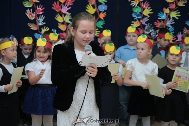 Pasowanie na „starszaka” w Szkole Podstawowej nr 5 w Ostrołęce [03.11.2015] - zdjęcie #12 - eOstroleka.pl