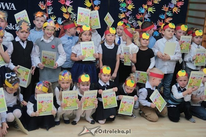Pasowanie na „starszaka” w Szkole Podstawowej nr 5 w Ostrołęce [03.11.2015] - zdjęcie #3 - eOstroleka.pl