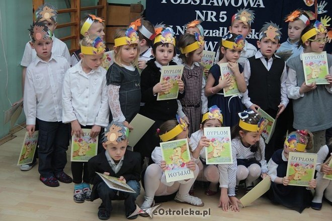 Pasowanie na „starszaka” w Szkole Podstawowej nr 5 w Ostrołęce [03.11.2015] - zdjęcie #1 - eOstroleka.pl
