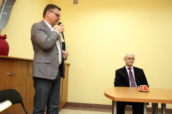 Spotkanie z Januszem Mikulskim w Klubie przy Studziennej [03.11.2015] - zdjęcie #19 - eOstroleka.pl