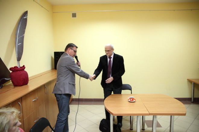 Spotkanie z Januszem Mikulskim w Klubie przy Studziennej [03.11.2015] - zdjęcie #30 - eOstroleka.pl