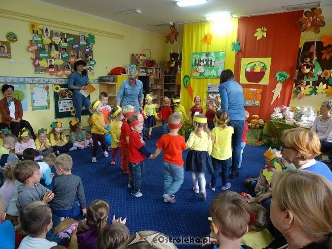 Konkurs plastyczny „W jesiennym ogrodzie” w Krainie Misiów [05.11.2015] - zdjęcie #14 - eOstroleka.pl