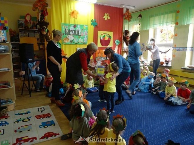 Konkurs plastyczny „W jesiennym ogrodzie” w Krainie Misiów [05.11.2015] - zdjęcie #6 - eOstroleka.pl