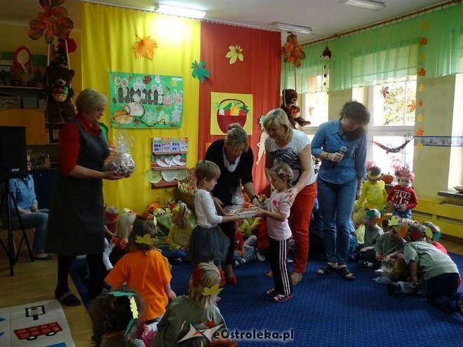 Konkurs plastyczny „W jesiennym ogrodzie” w Krainie Misiów [05.11.2015] - zdjęcie #4 - eOstroleka.pl