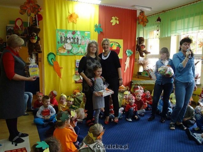 Konkurs plastyczny „W jesiennym ogrodzie” w Krainie Misiów [05.11.2015] - zdjęcie #2 - eOstroleka.pl