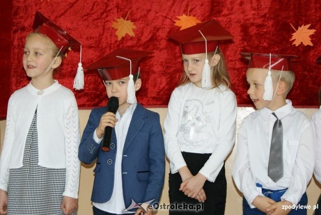 Pasowanie na „pierwszaka” w Szkole Podstawowej w Dylewie [05.11.2015] - zdjęcie #9 - eOstroleka.pl