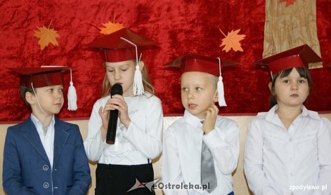 Pasowanie na „pierwszaka” w Szkole Podstawowej w Dylewie [05.11.2015] - zdjęcie #10 - eOstroleka.pl