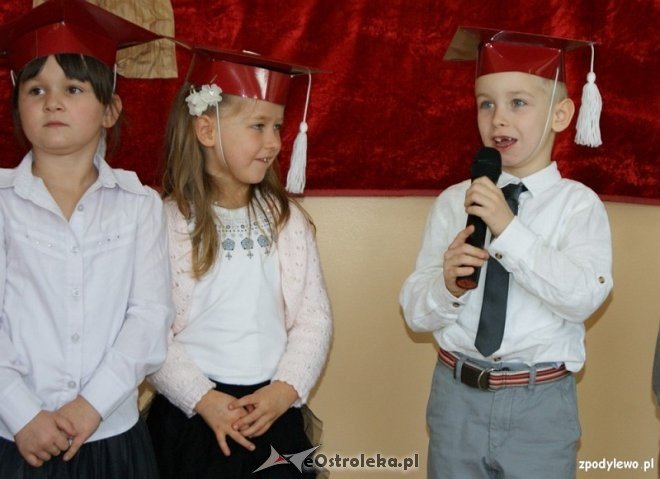 Pasowanie na „pierwszaka” w Szkole Podstawowej w Dylewie [05.11.2015] - zdjęcie #14 - eOstroleka.pl
