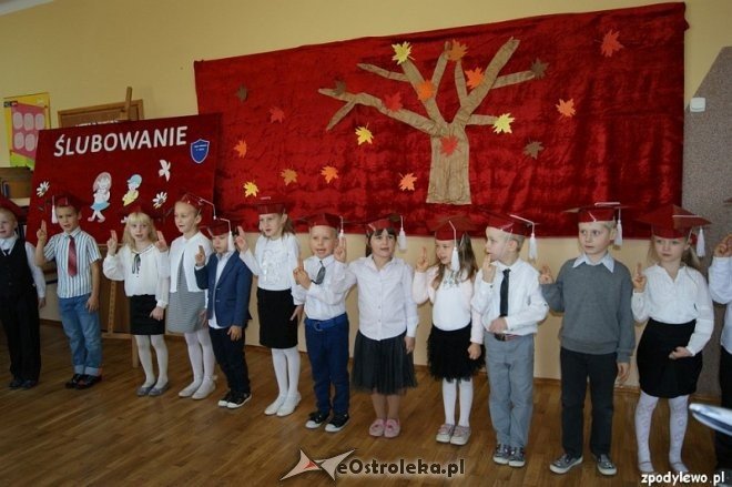 Pasowanie na „pierwszaka” w Szkole Podstawowej w Dylewie [05.11.2015] - zdjęcie #16 - eOstroleka.pl