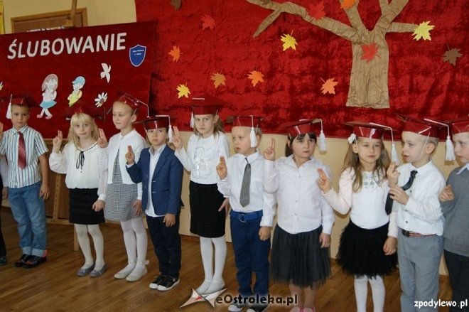 Pasowanie na „pierwszaka” w Szkole Podstawowej w Dylewie [05.11.2015] - zdjęcie #18 - eOstroleka.pl