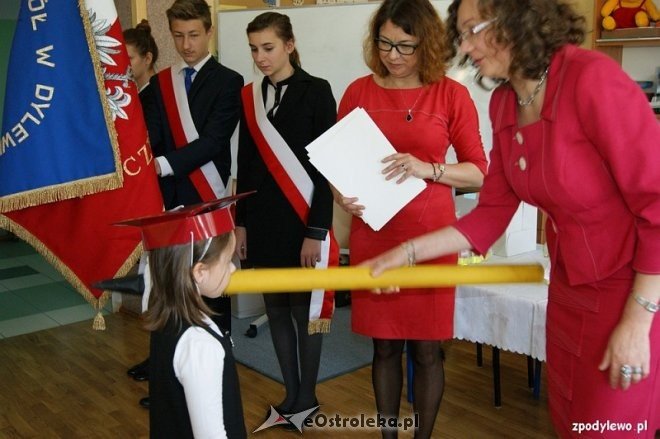 Pasowanie na „pierwszaka” w Szkole Podstawowej w Dylewie [05.11.2015] - zdjęcie #20 - eOstroleka.pl
