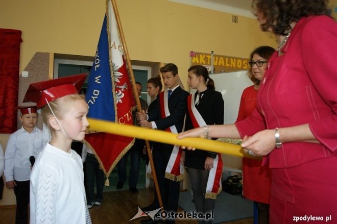 Pasowanie na „pierwszaka” w Szkole Podstawowej w Dylewie [05.11.2015] - zdjęcie #23 - eOstroleka.pl