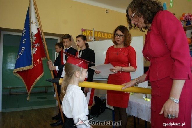 Pasowanie na „pierwszaka” w Szkole Podstawowej w Dylewie [05.11.2015] - zdjęcie #27 - eOstroleka.pl