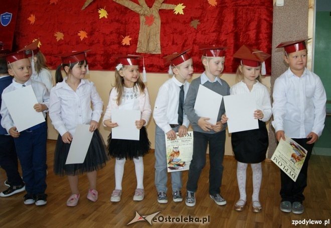 Pasowanie na „pierwszaka” w Szkole Podstawowej w Dylewie [05.11.2015] - zdjęcie #29 - eOstroleka.pl