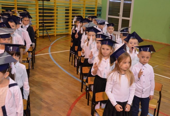 Pasowanie pierwszoklasistów w SP 2 [05.11.2015] - zdjęcie #60 - eOstroleka.pl
