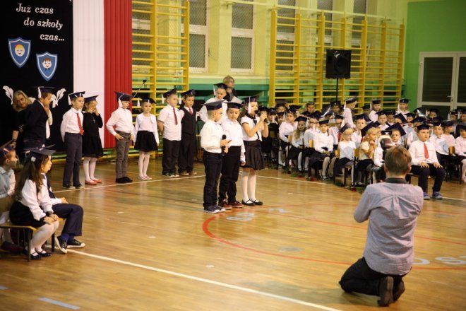 Pasowanie pierwszoklasistów w SP 2 [05.11.2015] - zdjęcie #22 - eOstroleka.pl