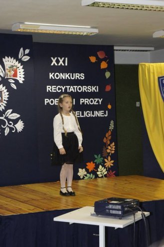 XXI  Międzyszkolny Konkurs Recytatorski Poezji i Prozy Religijnej w ostrołęckiej „dziesiątce” [07.11.2015] - zdjęcie #5 - eOstroleka.pl