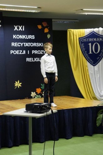 XXI  Międzyszkolny Konkurs Recytatorski Poezji i Prozy Religijnej w ostrołęckiej „dziesiątce” [07.11.2015] - zdjęcie #49 - eOstroleka.pl