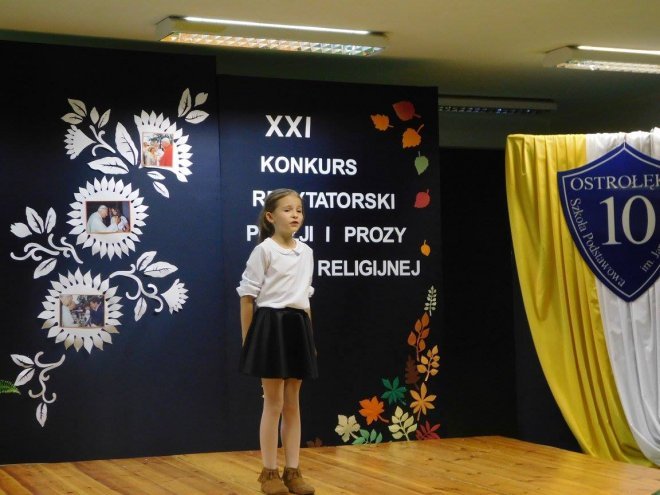 XXI  Międzyszkolny Konkurs Recytatorski Poezji i Prozy Religijnej w ostrołęckiej „dziesiątce” [07.11.2015] - zdjęcie #27 - eOstroleka.pl