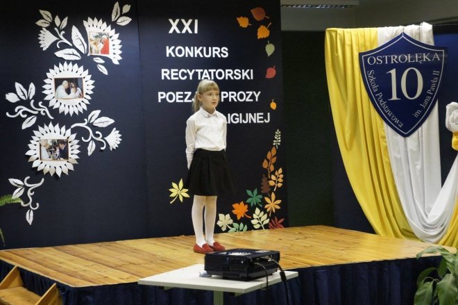 XXI  Międzyszkolny Konkurs Recytatorski Poezji i Prozy Religijnej w ostrołęckiej „dziesiątce” [07.11.2015] - zdjęcie #13 - eOstroleka.pl