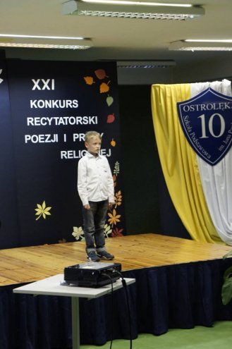 XXI  Międzyszkolny Konkurs Recytatorski Poezji i Prozy Religijnej w ostrołęckiej „dziesiątce” [07.11.2015] - zdjęcie #6 - eOstroleka.pl