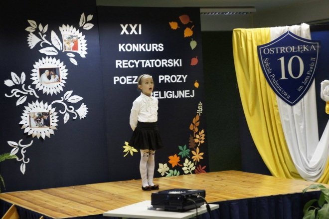 XXI  Międzyszkolny Konkurs Recytatorski Poezji i Prozy Religijnej w ostrołęckiej „dziesiątce” [07.11.2015] - zdjęcie #2 - eOstroleka.pl