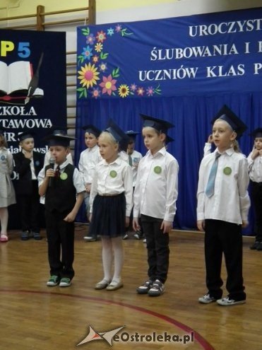 Ostrołęka: Pasowanie na ucznia w Szkole Podstawowej nr 5 [07.11.2015] - zdjęcie #11 - eOstroleka.pl