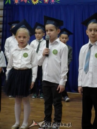 Ostrołęka: Pasowanie na ucznia w Szkole Podstawowej nr 5 [07.11.2015] - zdjęcie #13 - eOstroleka.pl