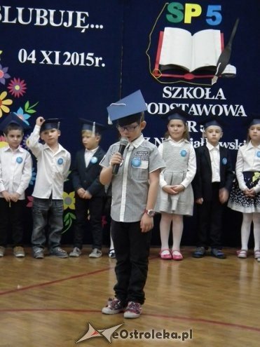 Ostrołęka: Pasowanie na ucznia w Szkole Podstawowej nr 5 [07.11.2015] - zdjęcie #20 - eOstroleka.pl