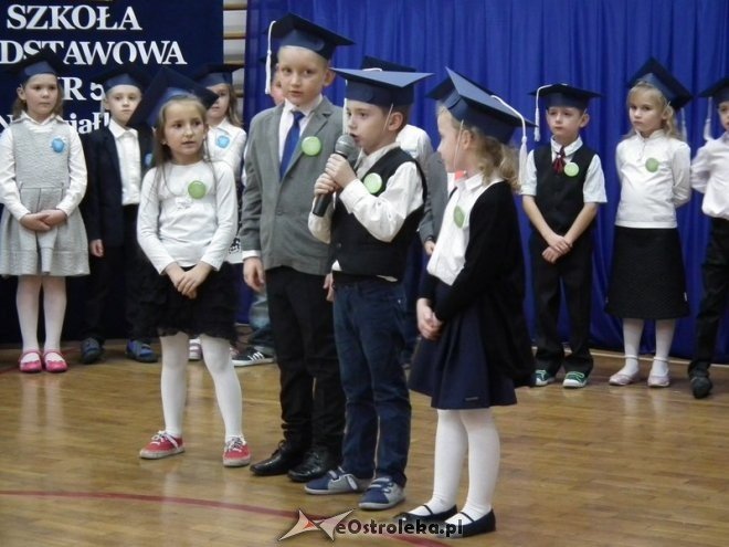 Ostrołęka: Pasowanie na ucznia w Szkole Podstawowej nr 5 [07.11.2015] - zdjęcie #21 - eOstroleka.pl