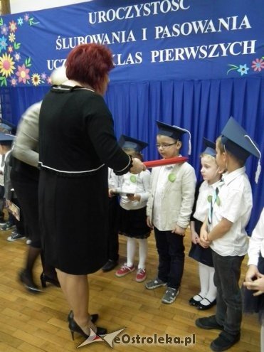 Ostrołęka: Pasowanie na ucznia w Szkole Podstawowej nr 5 [07.11.2015] - zdjęcie #39 - eOstroleka.pl